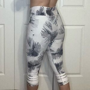 Fabletics tummy control floral ankle cut leggings